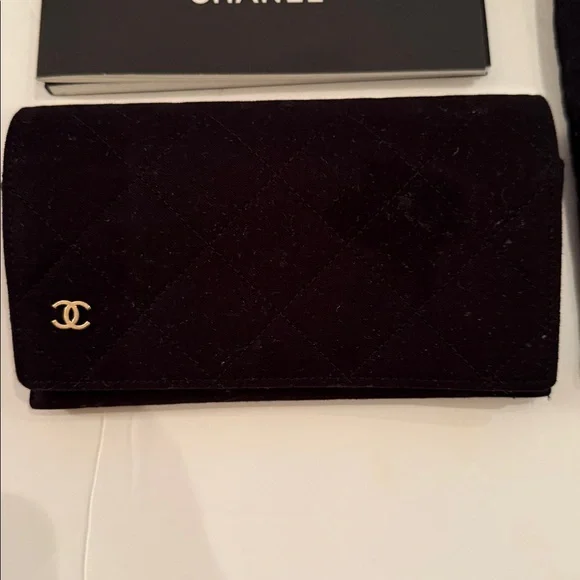 Chanel Glass Cases Bundle -you get both! Authentic soft pouch and hard case logo - Picture 2 of 4